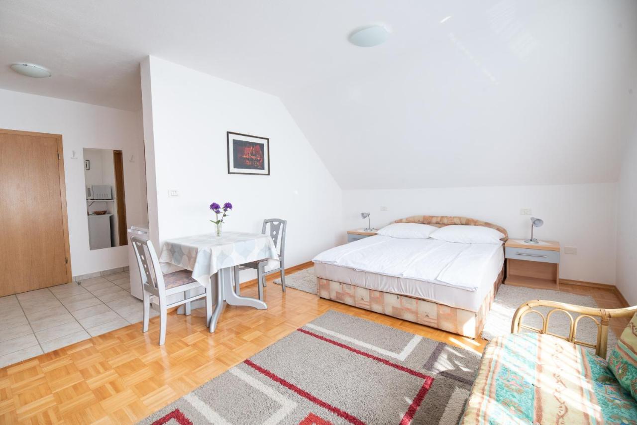 Apartmaji Trentelj ブレッド エクステリア 写真
